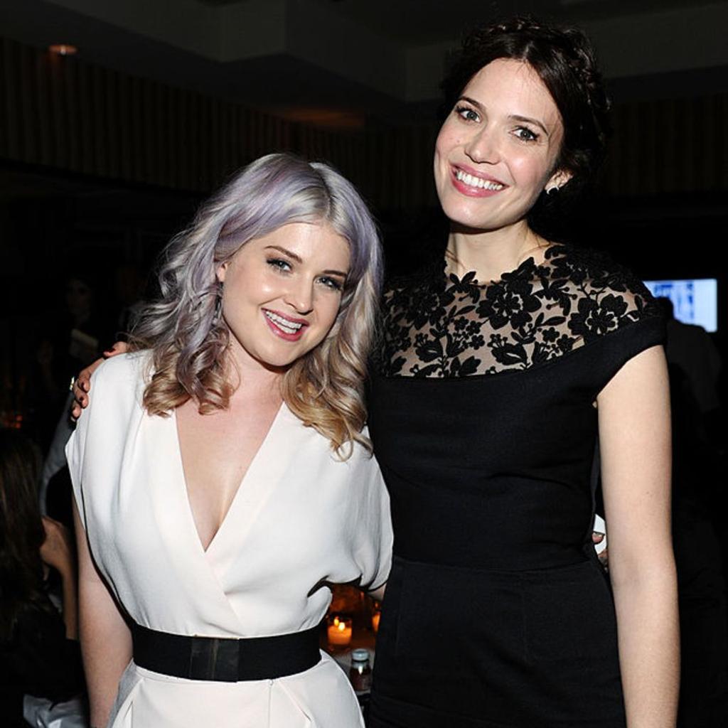 Kelly Osbourne and Mandy Moore, friends, celebrity friendships, weird celebrity friendships, random celebrity friendships, odd celebrity friendships