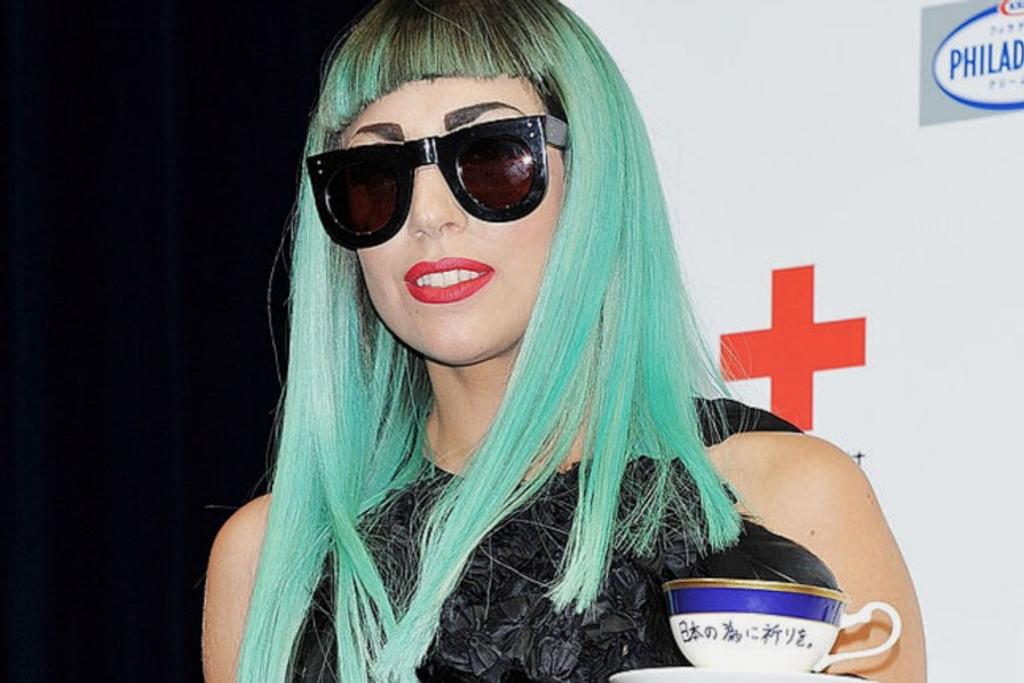 Lady Gaga Sells Teacup