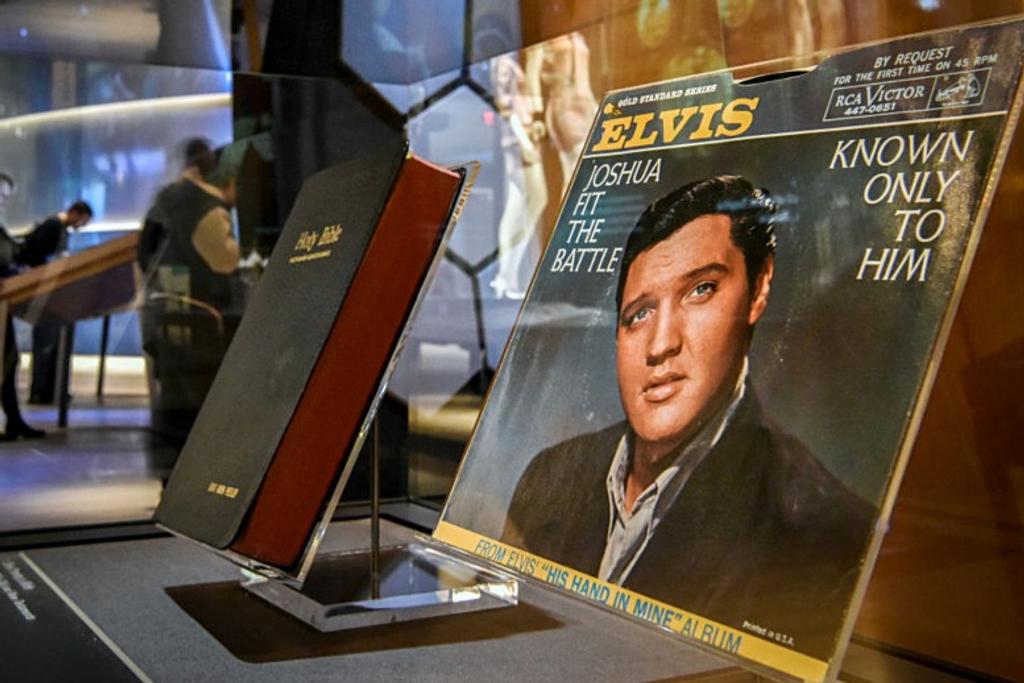 Auction Elvis Presley Bible