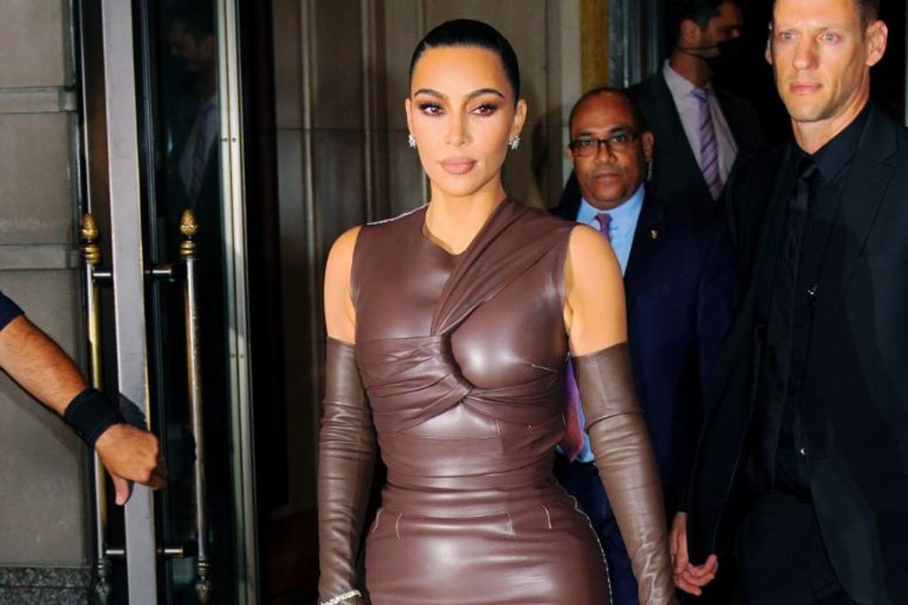 Kim Kardashian skims fendi