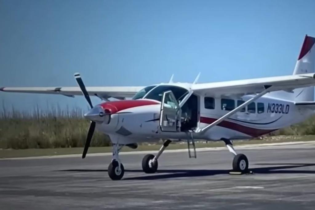 Cessna 208 Airplane Runway Takeoff